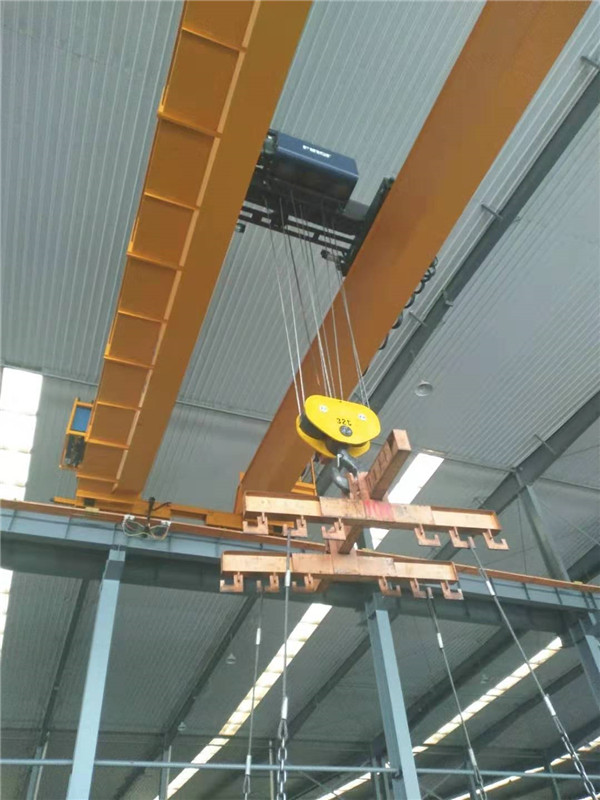 双梁桥式起重机的构造及传动原理